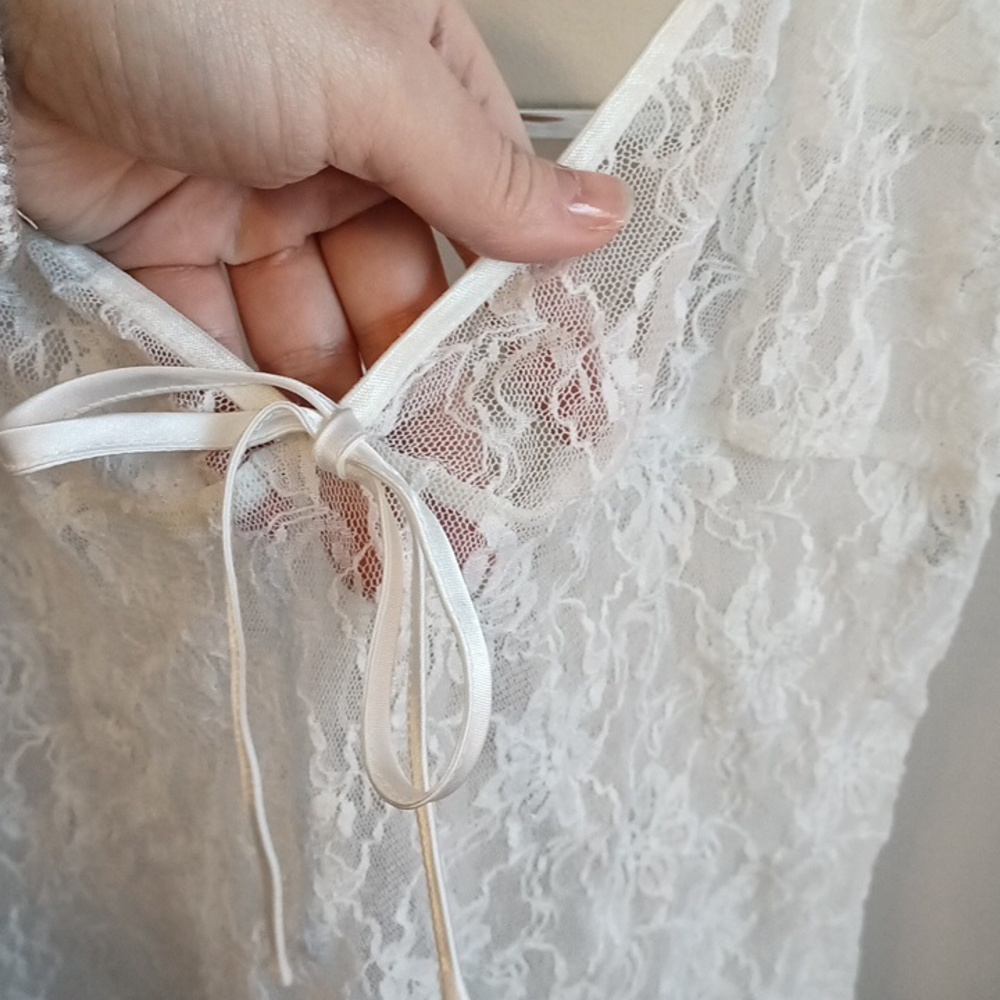 Lace chemise - Picture 2 of 6